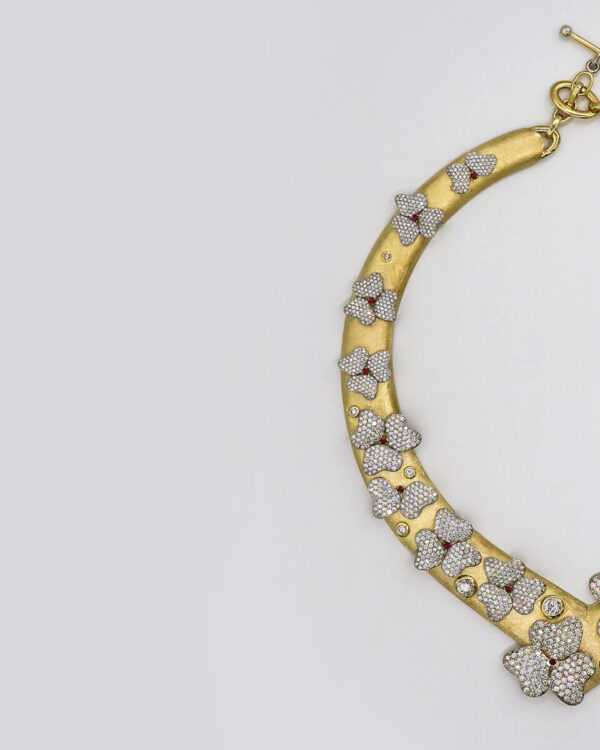 Guess Lily Multi flowers Detail Gold Tone Necklace - Image 2